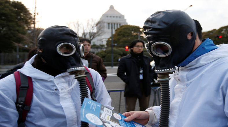 Este sábado también realizaron una manifestación anti-nuclear con carteles contra el primer ministro de ese país, Shinzo Abe.