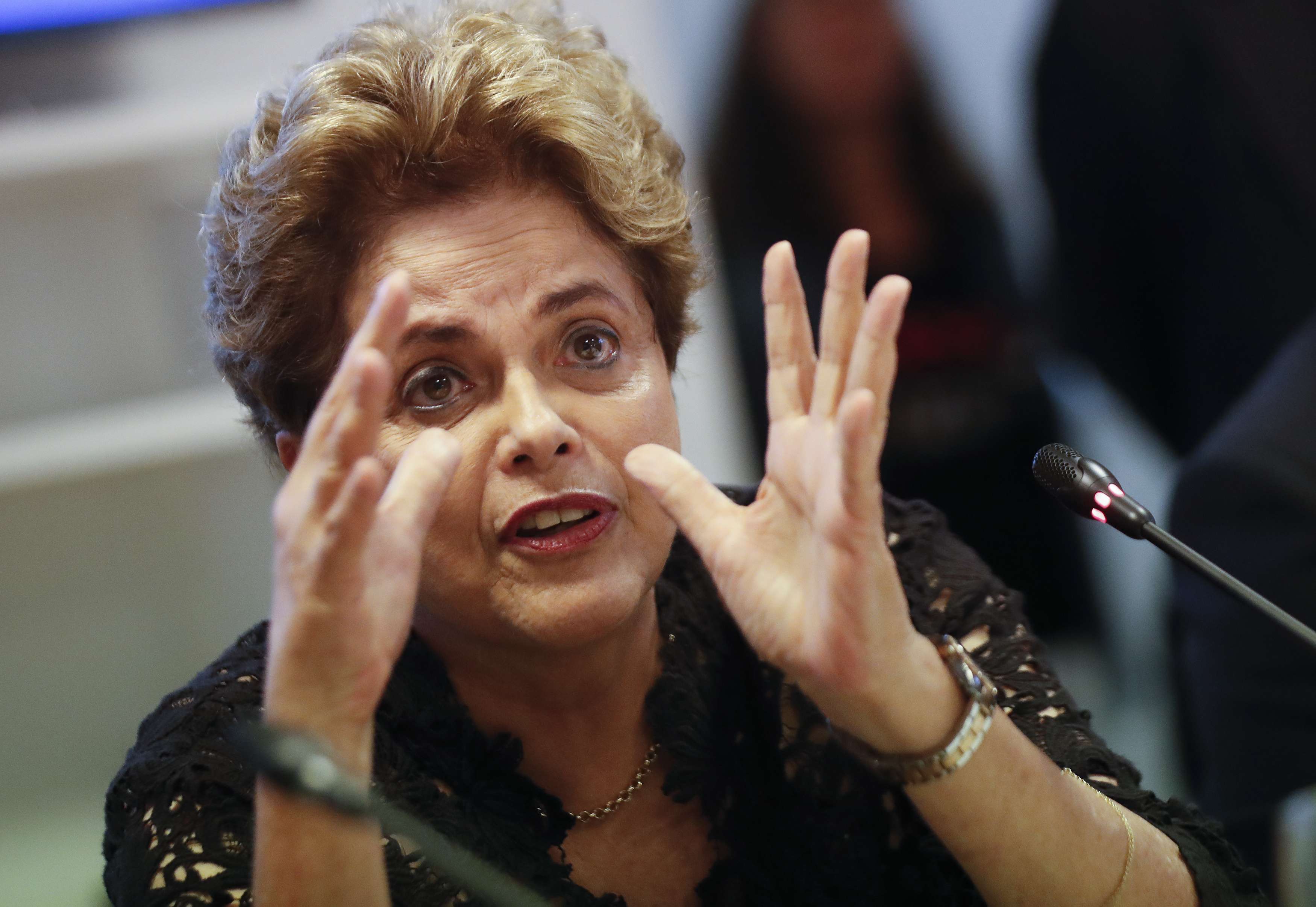 Dilma denuncia que la oposición trabaja para descalificar a Luiz Inácio Lula da Silva, ante la aspiración del pueblo brasileño de elegirlo nuevamente como presidente. 