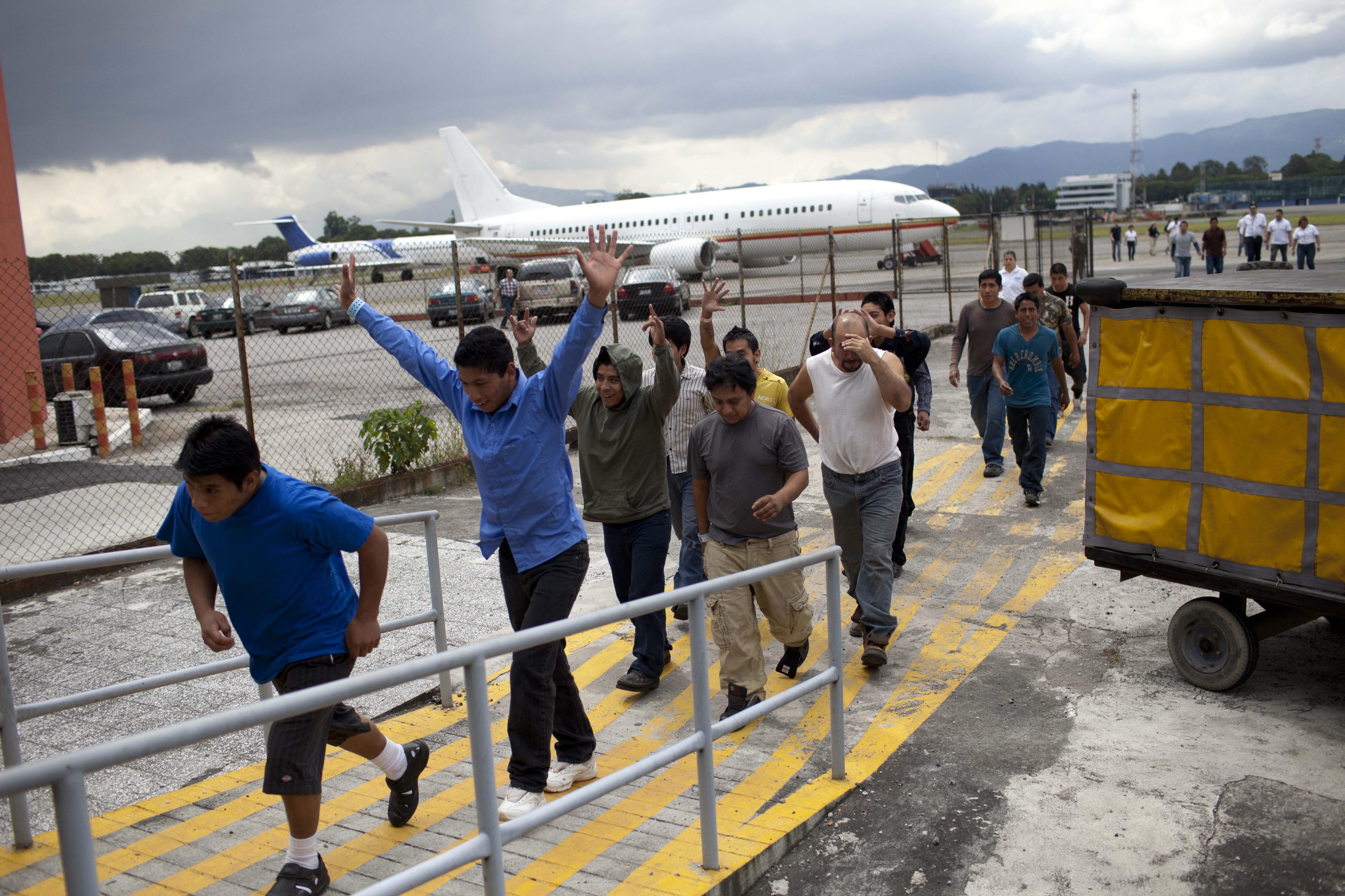 Número de guatemaltecos devueltos desde EE.UU. sube en 691 comparado con 2016, precisó  la DGM.