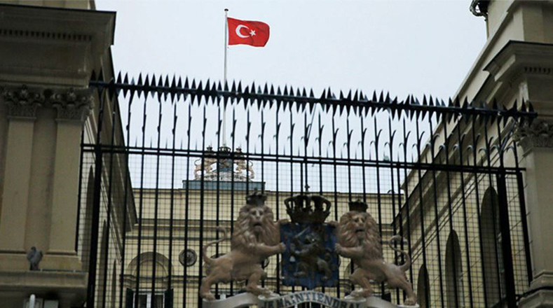 El presidente de Turquía amenazó a los Países Bajos de tomar represalias por el trato dado a sus ministros.