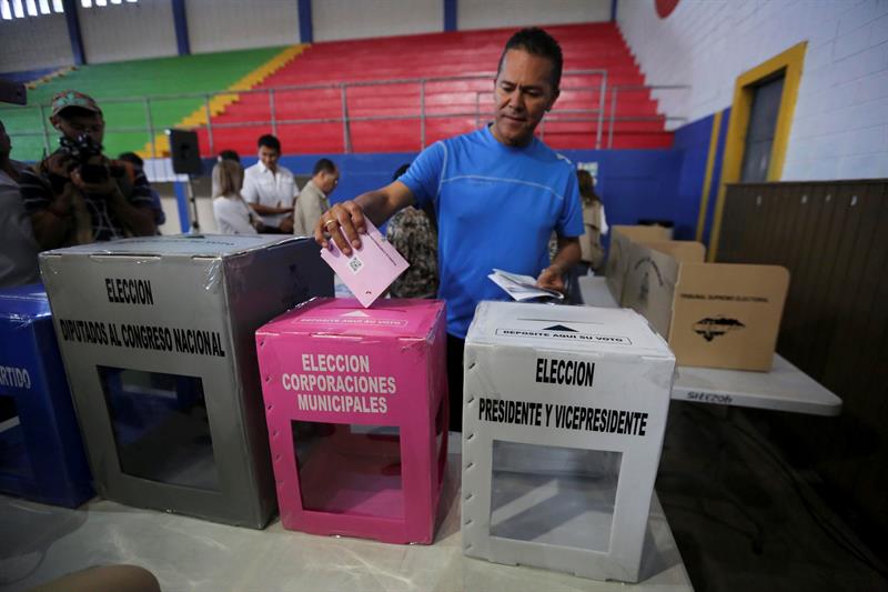En todo el país se instalaron alrededor de 25.000 mesas electorales en 5.689 centros de votación