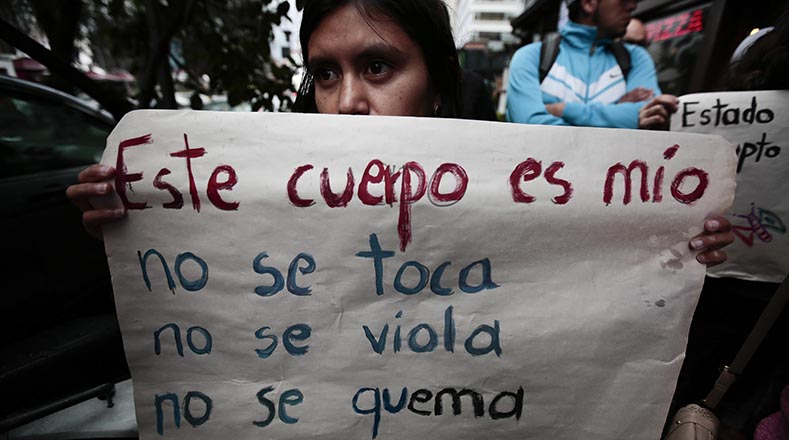 Activistas protestaron en Ecuador por la muerte de 40 niñas en Guatemala
