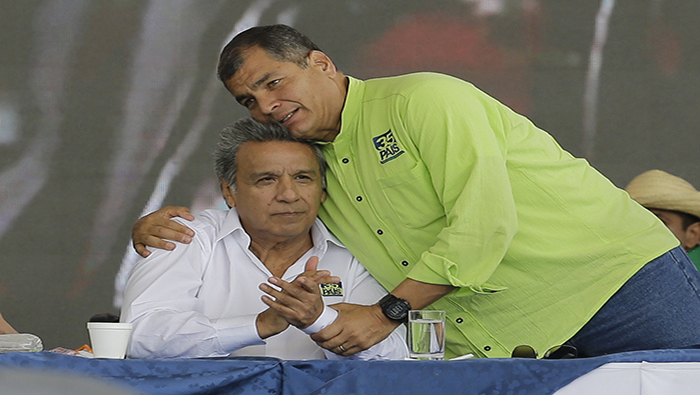 El informe recuerda que entre 1996 y 2006 Ecuador tuvo ocho presidentes distintos debido a la inestabilidad política.