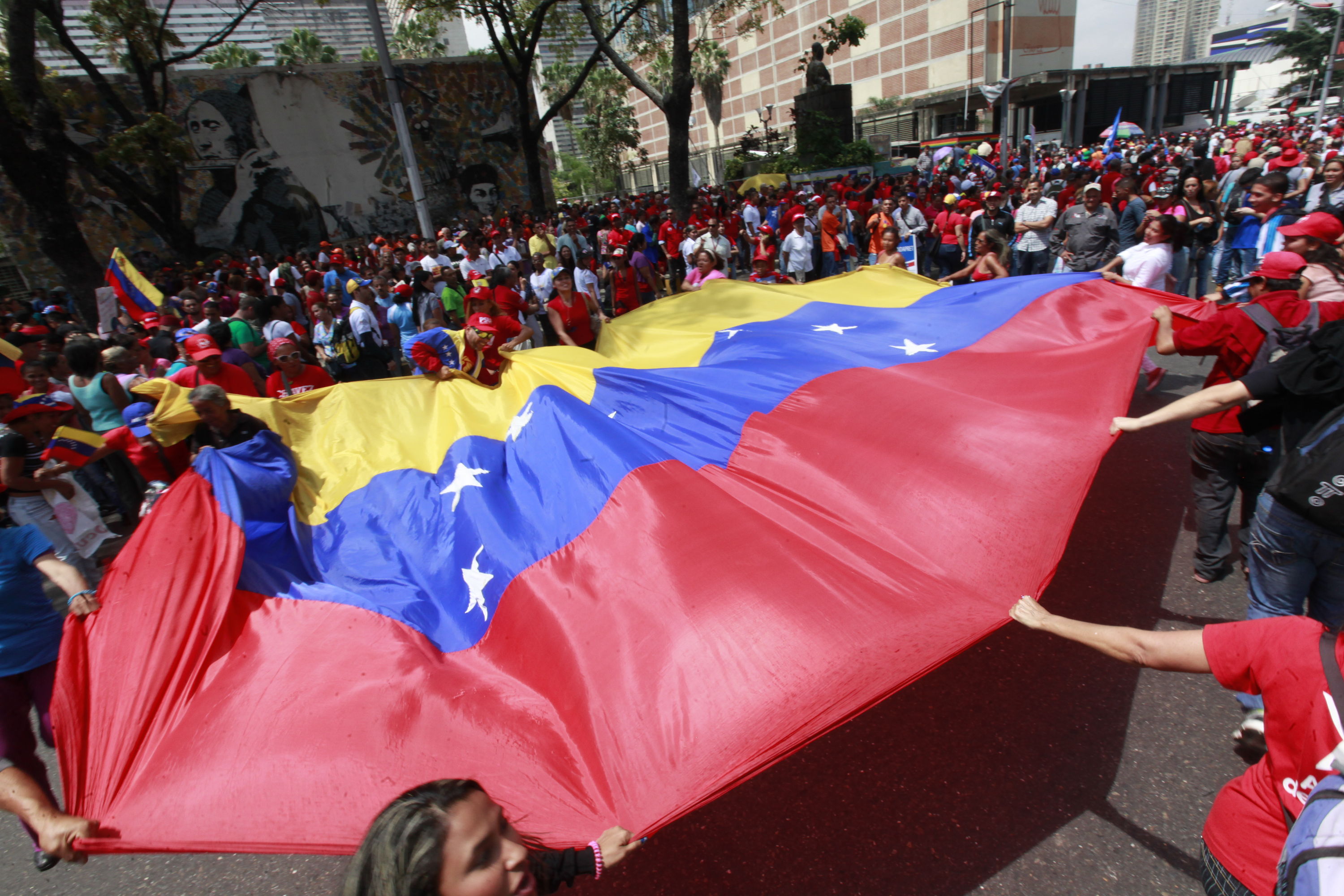 En tiempos en que los incesantes ataques de la derecha nacional hacia el Gobierno nacional no cesan, la juventud venezolana exalta la figura del mandatario Hugo Chávez como símbolo de lucha.