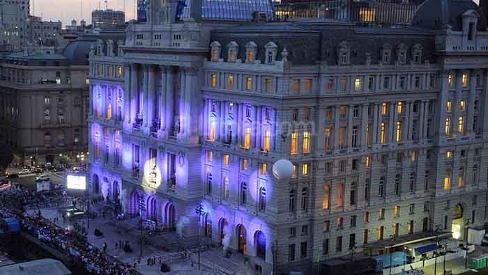 El Centro Cultural Kirchner de Argentina fue inaugurado el 21 de mayo de 2015.
