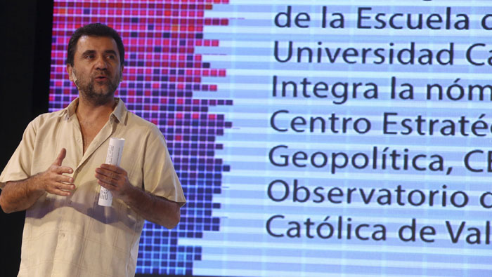 Santiago: Las redes sociales miden otras variables sociales