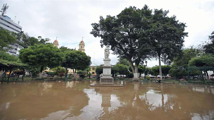 La población de Piura fue la más amenazada de la región. El centro, junto a una buena parte de la localidad, sufrió por las inundaciones.