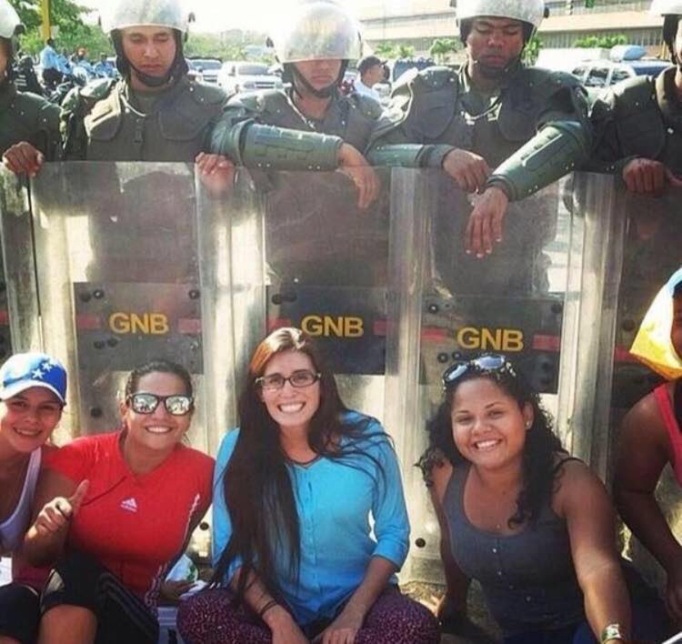 Opositores compartieron junto a efectivos de la Guardia Nacional Bolivariana.