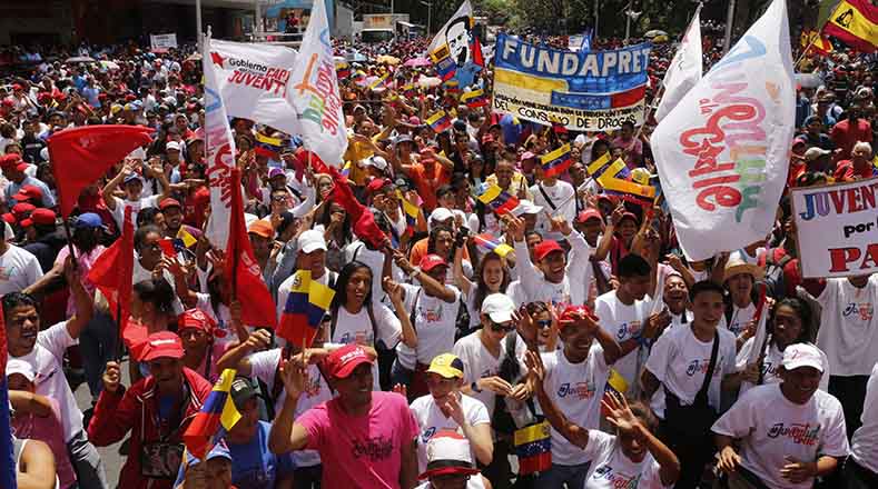 La marea roja se movilizó por calles y avenidas de la capitalina Caracas.