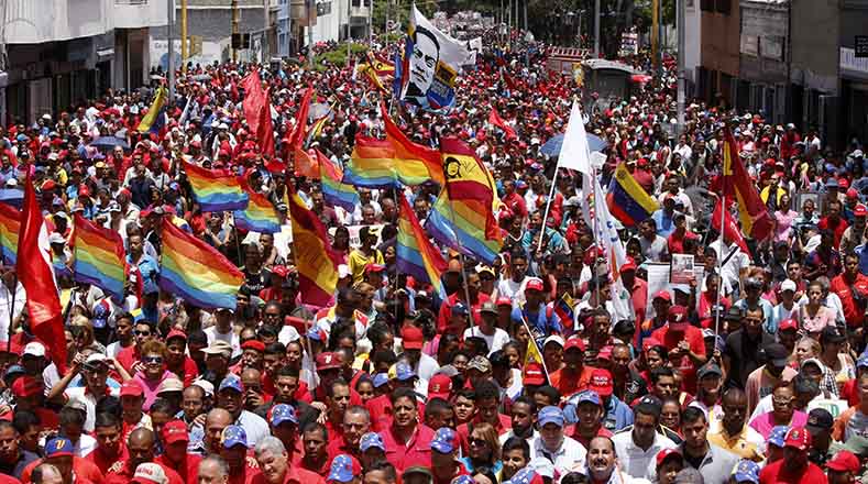 "Le decimos a la oposición venezolana que aquí hay una juventud vanguardia que va a defender a Nicolás Maduro en el terreno que sea, allí estará siempre la juventud en el terreno de las ideas, en las calles, debatiendo, analizando, diciendo la verdad."