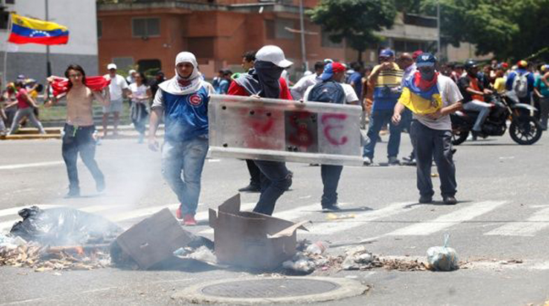 El vicepresidente venezolano aseguró este viernes que la marcha convocada por la oposición no fue notificada a las autoridades para garantizar la seguridad de los marchistas.