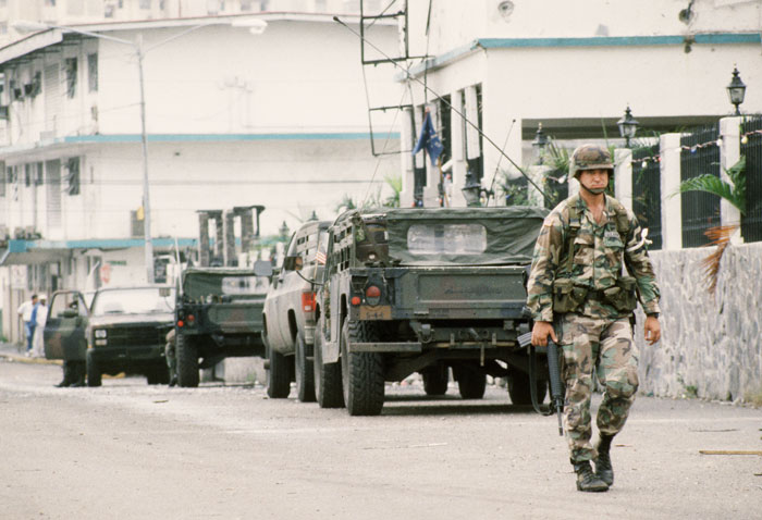 El Gobierno de George Bush (padre) ejecutó la llamada “Operación Causa Justa” de 1989 en la que utilizó 26 mil soldados.