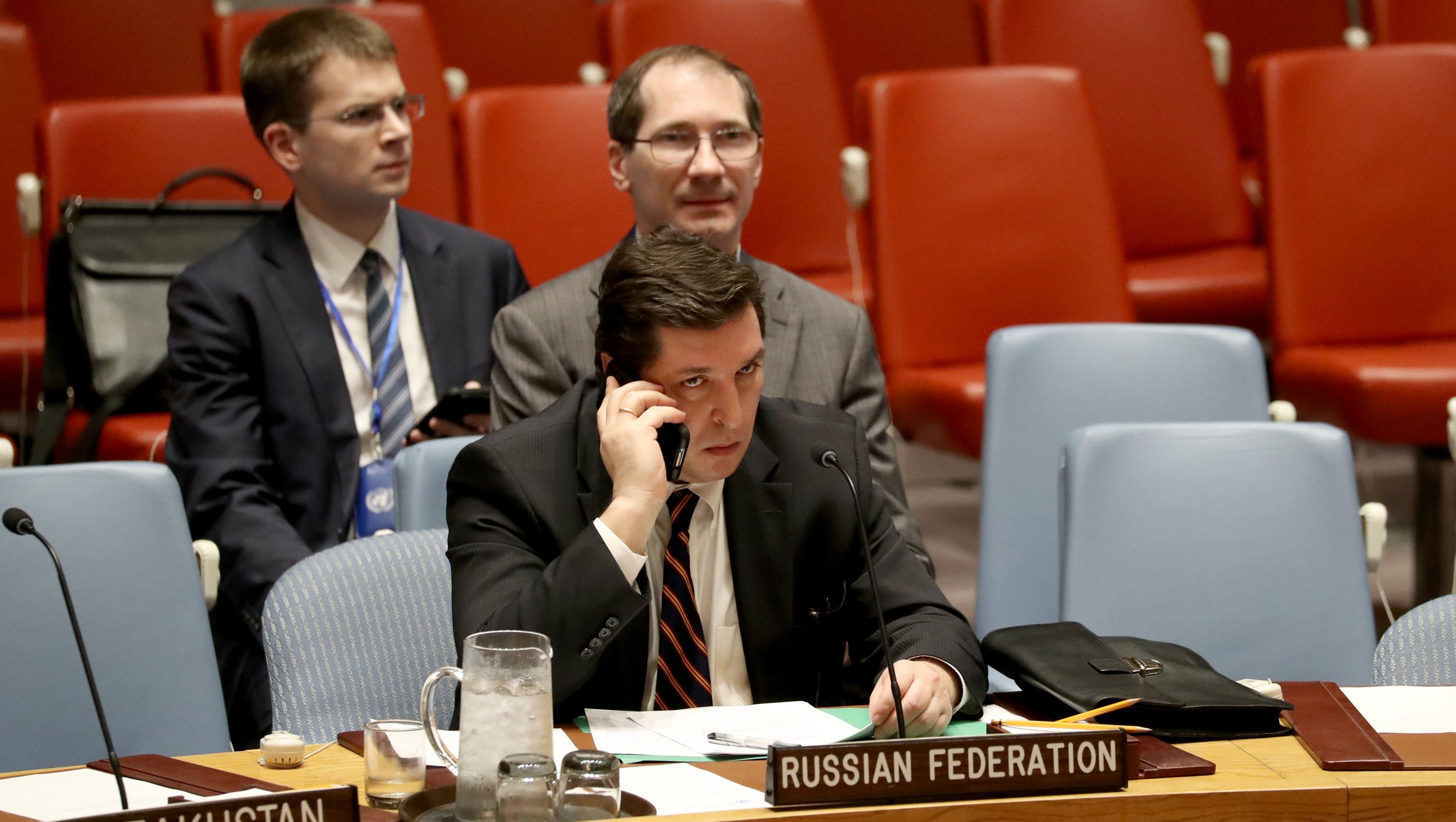 El vice embajador de Rusia en la ONU, Vladimir Safronkov, antes de votar en contra de la resolución para condenar el uso de armas químicas por parte del Gobierno sirio.