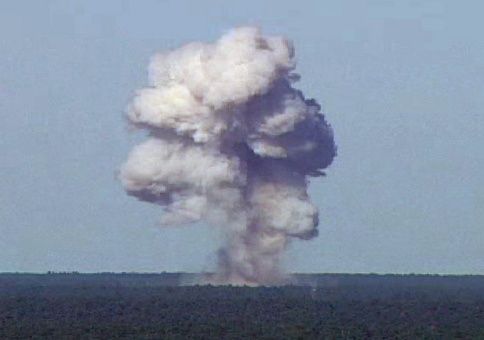 Potente bomba lanzada por EE.UU, golpea posiciones del Dáesh.