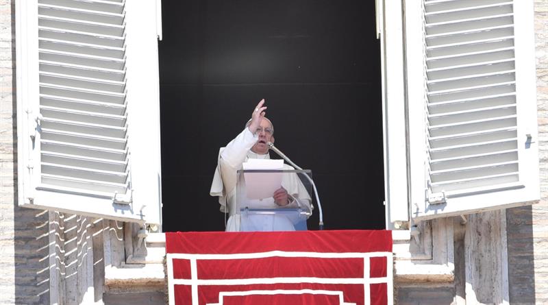 Papa Francisco desestima invitación para viajar a Brasil.