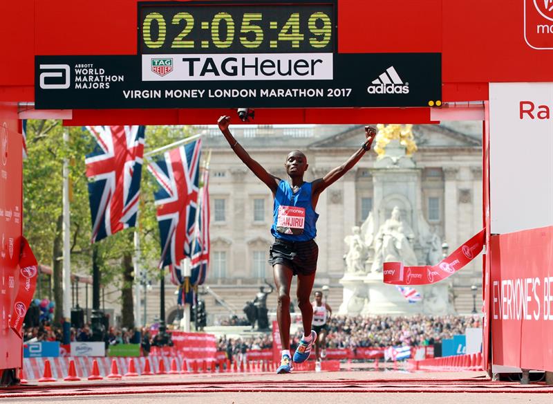 El keniano Daniel Wanjiru sorprendió en el maratón al ganarle al favorito de la jornada, el etíope Kenenisa Bekele.