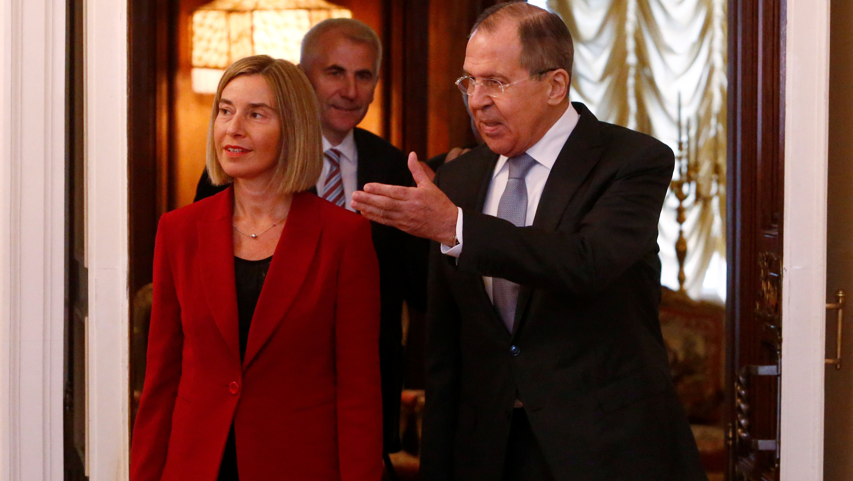 Federica Mogherini y Serguéi Lavrov se reunieron por primera vez en Rusia.