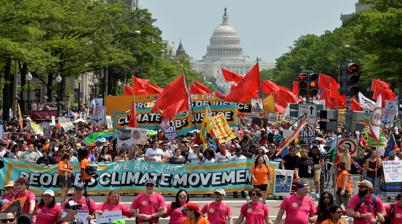 Multitudinaria marcha por el clima y contra Trump en Washington