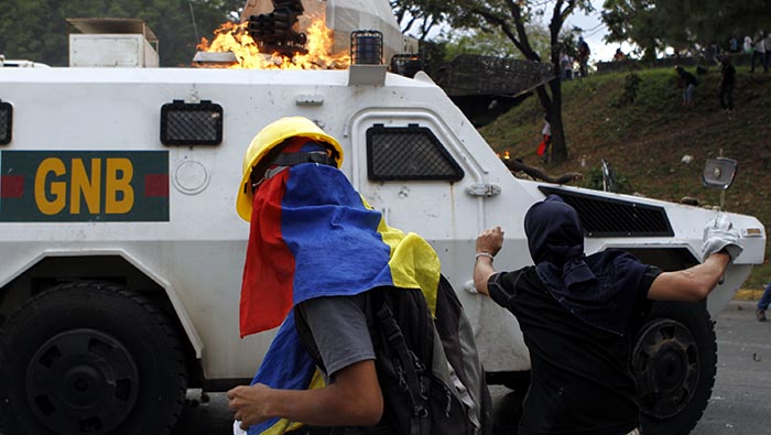 Los hechos violentos promovidos por sectores de la derecha venezolana se han cobrado la vida de 29 personas y han dejado más de 400 heridos.