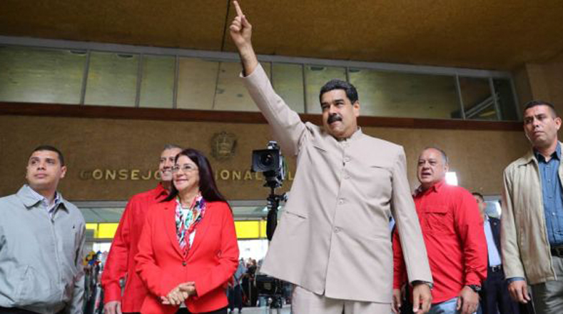 Presidente venezolano expresó que mientras la derecha llama a la violencia, 