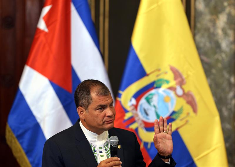 El presidente de Ecuador, Rafael Correa, recibió el título Doctor Honoris Causa que otorga la Universidad de La Habana.