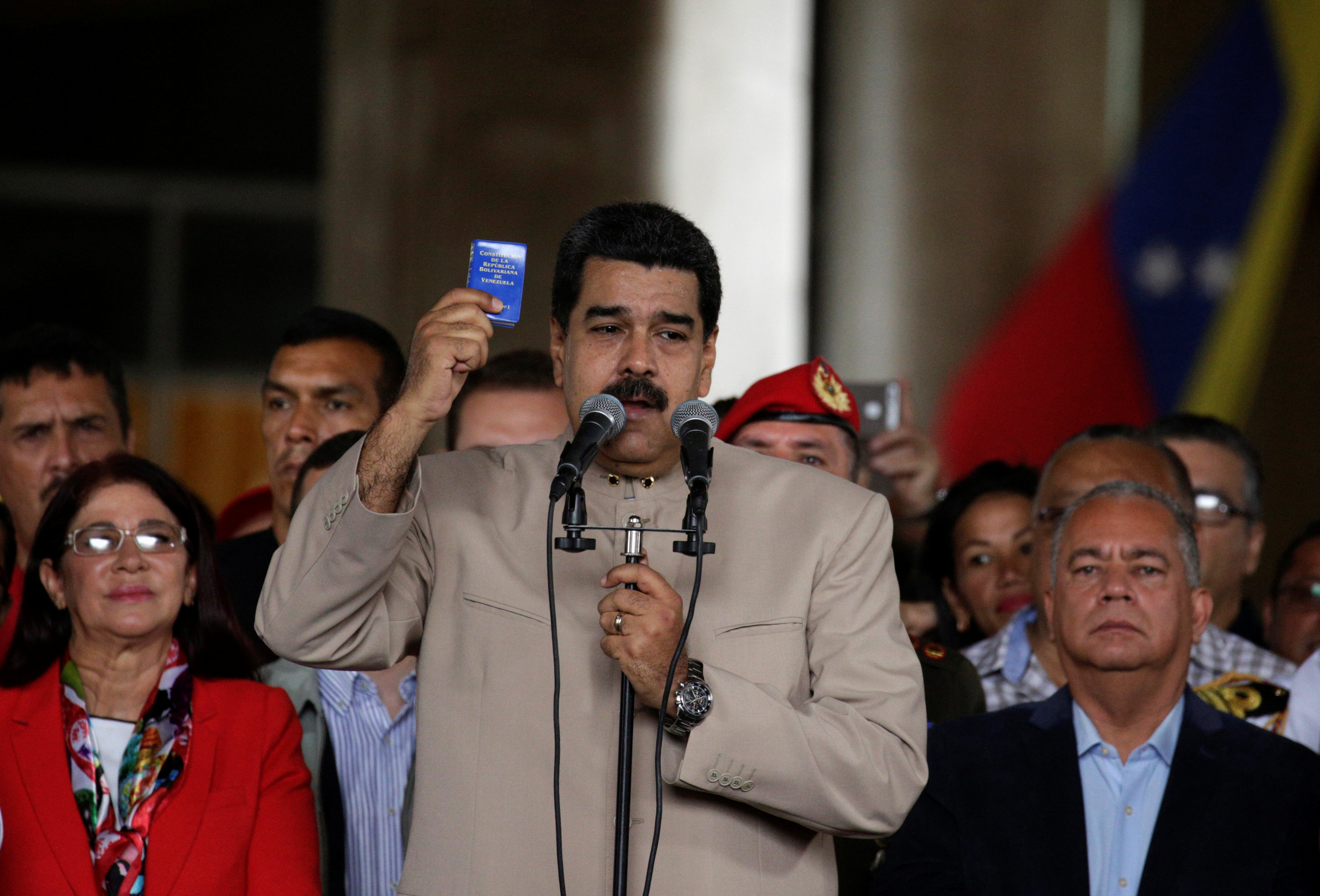 El mandatario venezolano rubricó este decreto en medio de los hechos violentos promovidos por sectores de la derecha.