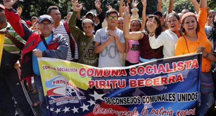 Nicolás Maduro felicitó a los movimientos sociales por su espíritu de organización.