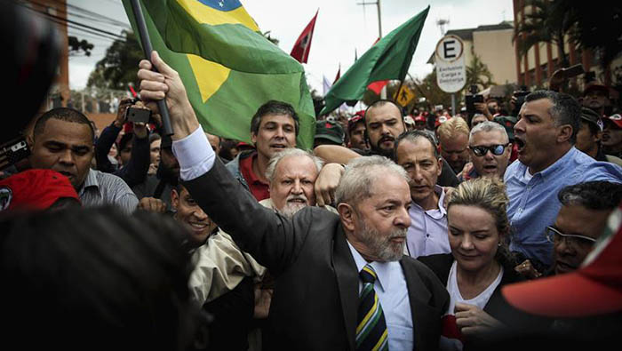 Lula enfrenta cinco causas judiciales en tribunales de Brasilia y Curitiba.
