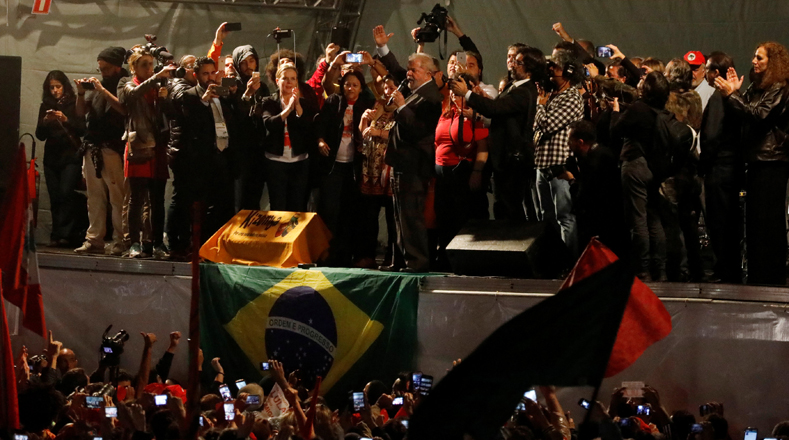 El expresidente y líder del Partido de los Trabajadores (PT) ofreció un discurso a sus simpatizantes y afirmó: "Nunca había tenido tantas ganas de ser presidente de Brasil como ahora".