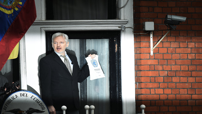 Assange sigue asilado en la embajada ecuatoriana en Londres.
