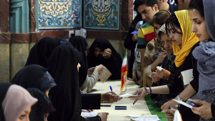 Ciudadanos iraníes participan masivamente en las elecciones