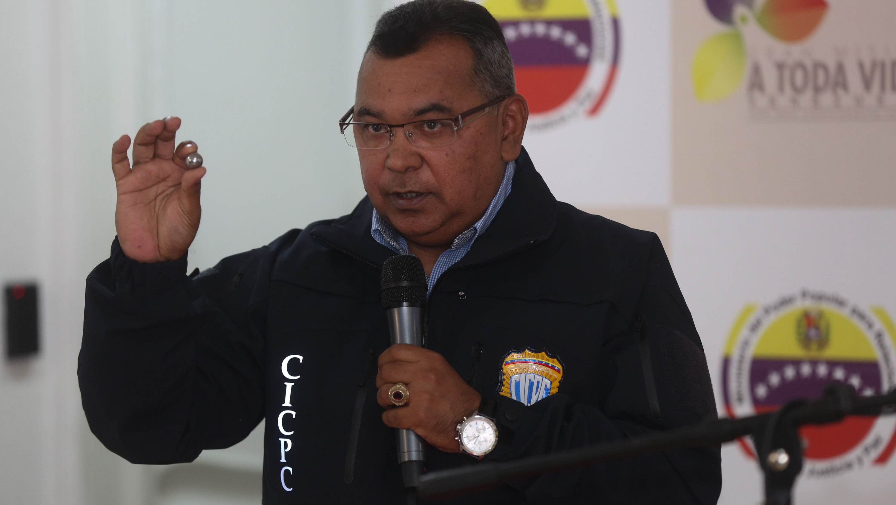 Néstor Reverol criticó el uso de metras y esferas metálicas en Venezuela.