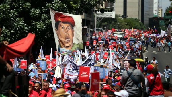 A la par del apoyo internacional, los venezolanos siguen en las calles a favor de la paz y en rechazo a la violencia.