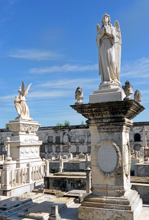 El Cementerio de Reina, en Cienfuegos, Cuba, fue declarado Monumento Nacional en enero de 1990, todavía realiza enterramientos y es visitado por nacionales y extranjeros durante todo el año.