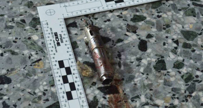 Una batería de 12 voltios destrozada fue encontrada en la escena del crimen, pila mucho más potente que las de bombas caseras.