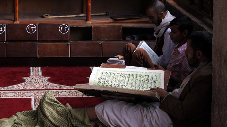 Durante este mes de festividad, leen El Corán y así celebran el tiempo en que el profeta Mahoma comenzó a recibir la revelación del libro sagrado.