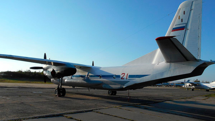 Modelo de avión Antonov An-26.
