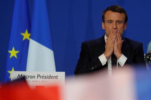 Partido de Emmanuel Macron se encamina a ganar elecciones legislativas.