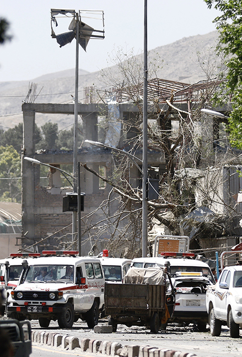 “El país está totalmente conmocionado y devastado por la noticia de la explosión de hoy en Kabul”, expresó Sediq Sediqqi, el director de la Oficina de Prensa de la Presidencia.