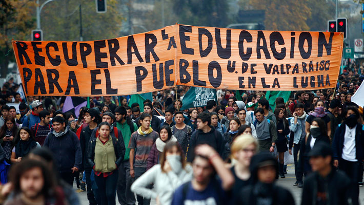 Estudiantes chilenos convocan la marcha para emplazar a la presidenta Michelle Bachelet a que responda sus demandas en la cuenta pública