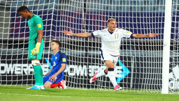 Francia, una de las favoritas al título, cayó ante el combinado italiano con marcador de 1-2.