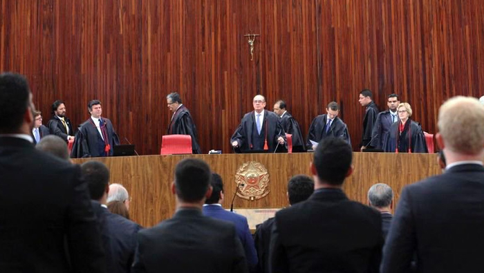 Los ministros de la Corte emitirán sus votos para decidir el destino del mandatario no electo.