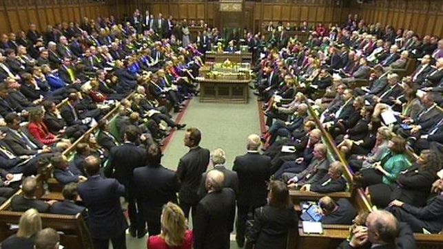 El partido conservador obtuvo 318 puestos en el Parlamento, resultado que lo deja a ocho de la mayoría absoluta.