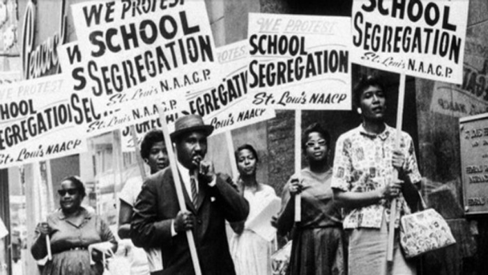 El aislamiento hacia las comunidades de color abarcaba todos los estratos, desde la separación de lugares públicos hasta en las escuelas.
