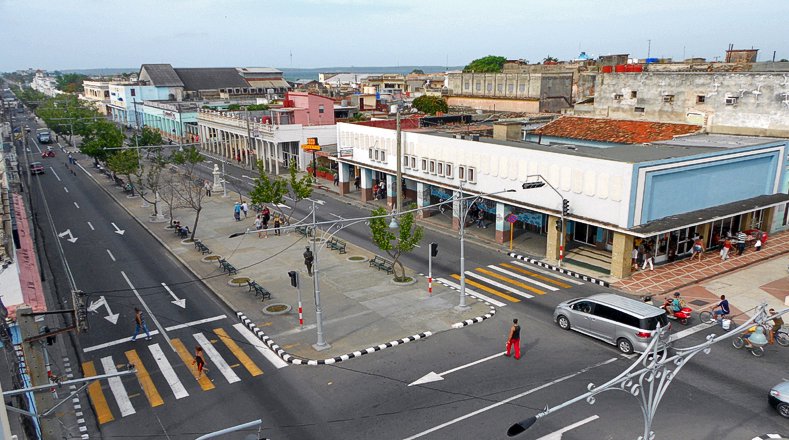 El Paseo del Prado más largo de Cuba, ubicado en la ciudad de Cienfuegos.