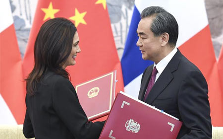 China y Panamá sellan sus vínculos diplomáticos.