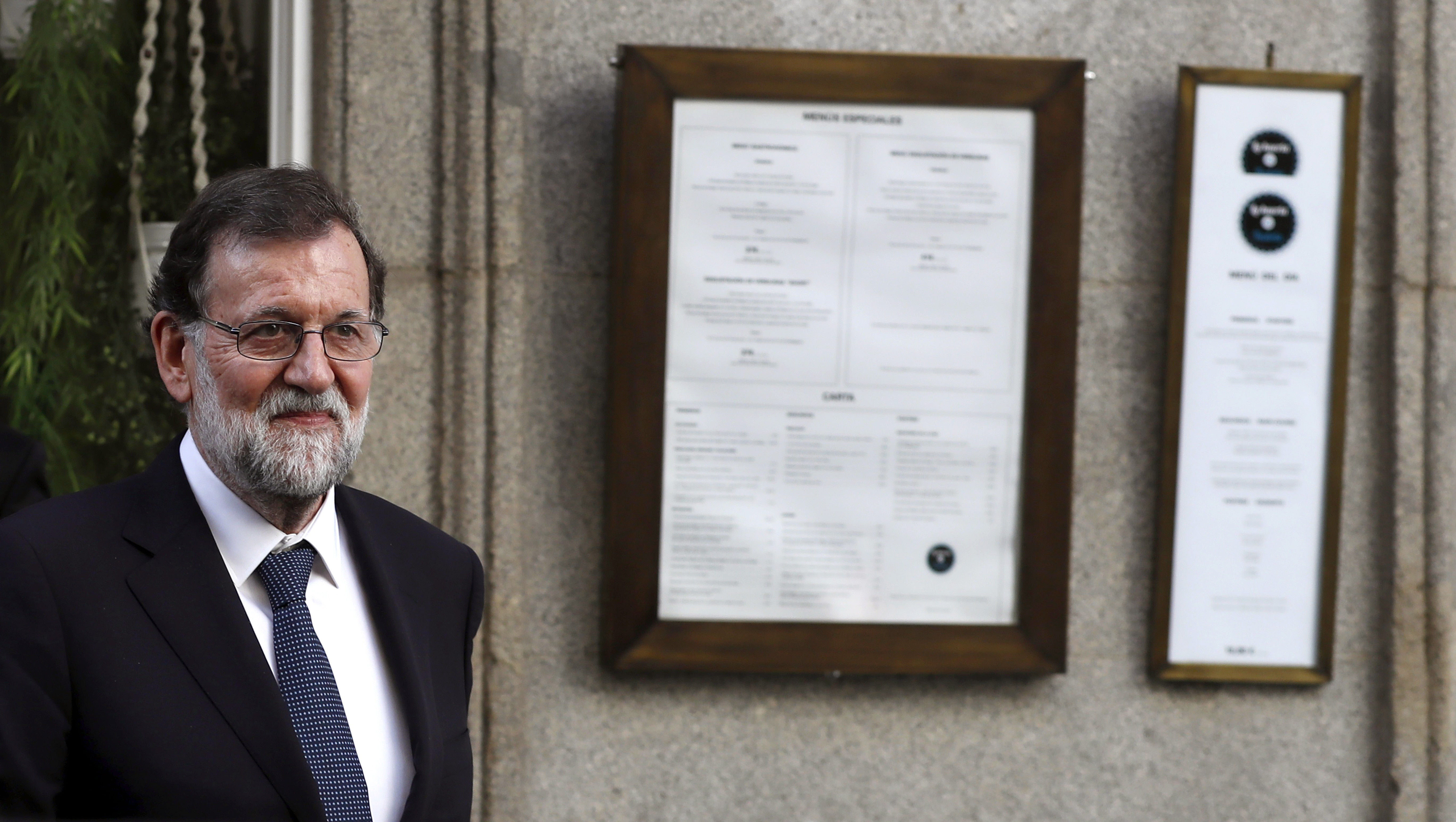Rajoy visitará Francia para reunirse con el presidente Macron.