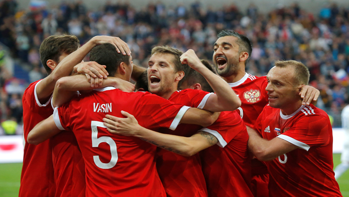La selección rusa aspira a realizar un buen papel, al ser el país anfitrión de la Confederaciones 2017 y el Mundial de 2018.