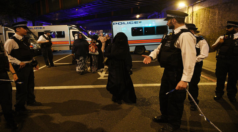 El Consejo Musulmán Británico (MCB) calificó de violenta manifestación de islamofobia el incidente.