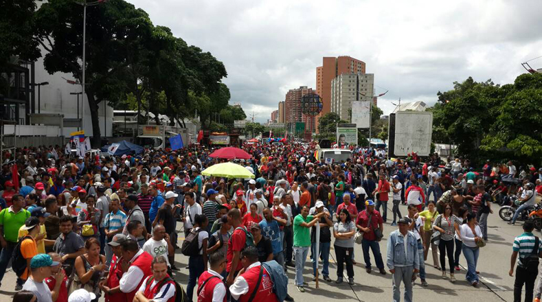 Organizaciones sociales, trabajadores, estudiantes, mujeres, adultos mayores, entre otros, marcharon este lunes para rechazar las pretensiones de la OEA.